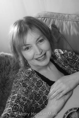 Mary Hopkin in the lounge, Space Studios, by Jessica Lee Morgan