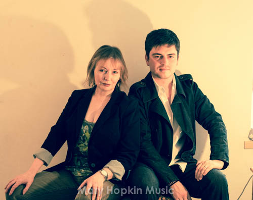 Mary Hopkin and Morgan Visconti, You Look Familiar photoshoot